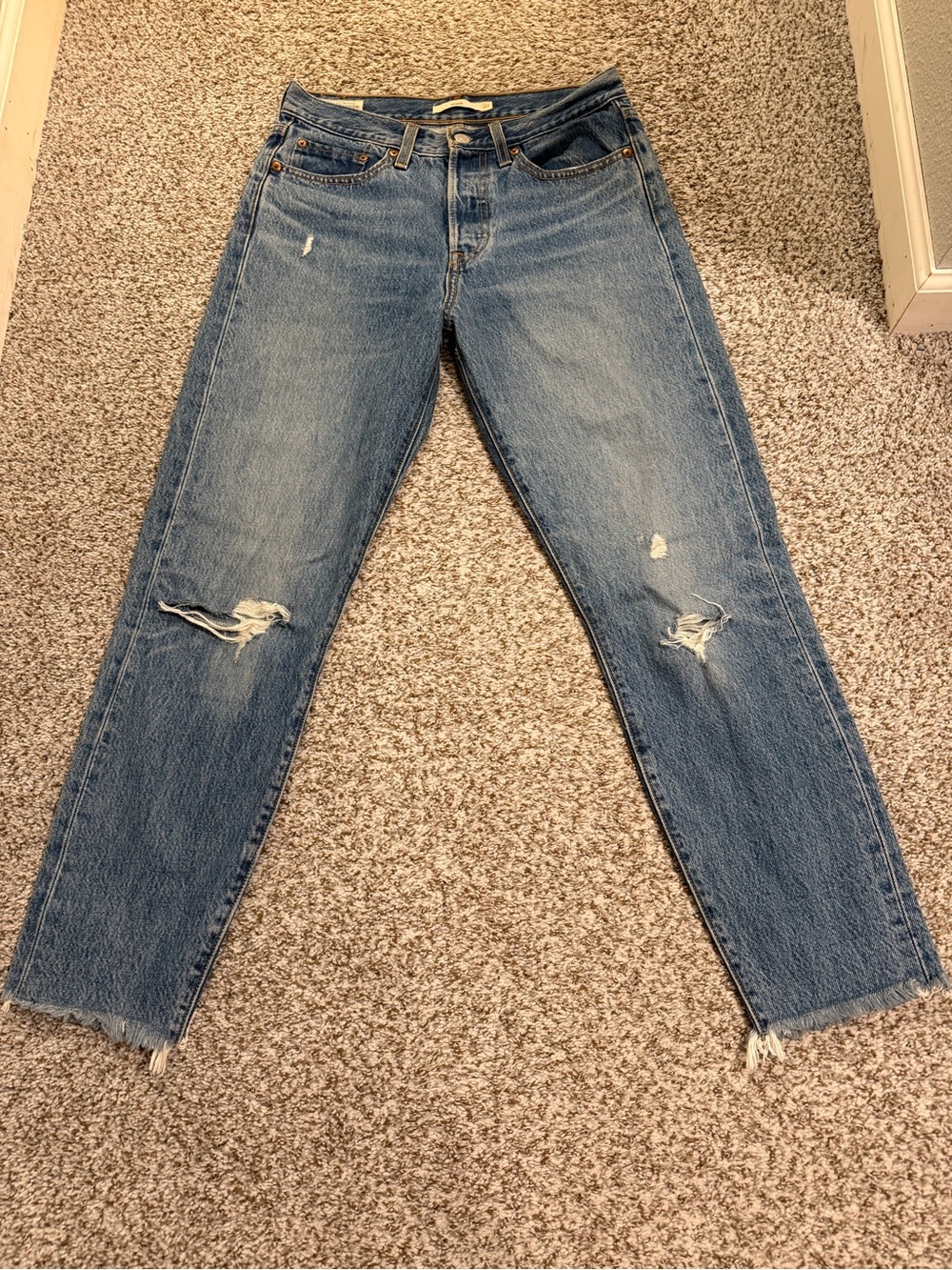 Women's Levi’s Wedgie size 27 Distressed High-Rise Blue Jeans